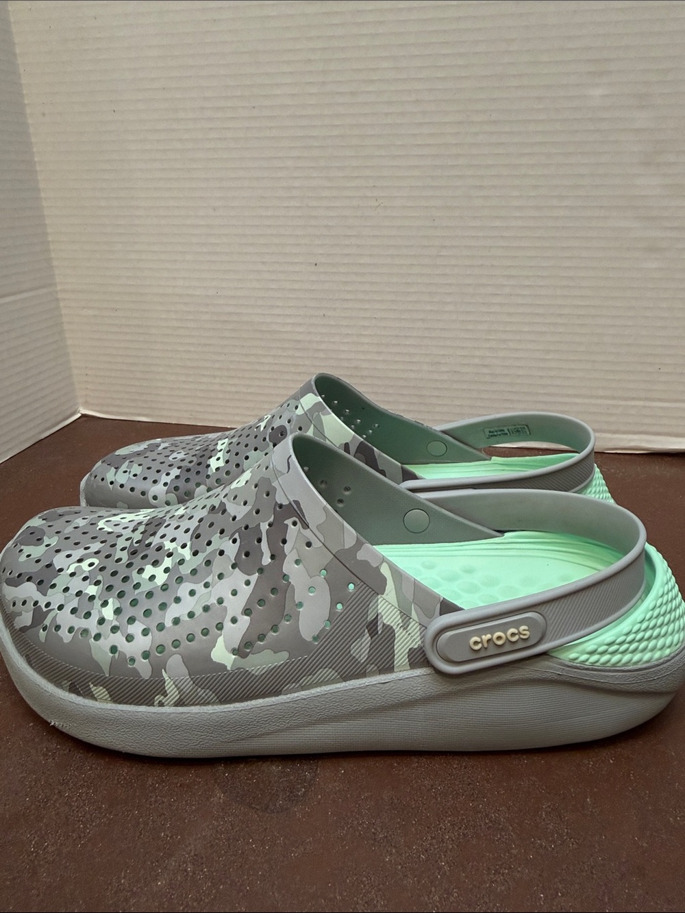 CROCS LiteRide Women’s 11 Slip-On Clog in Mint and Gray Camo
